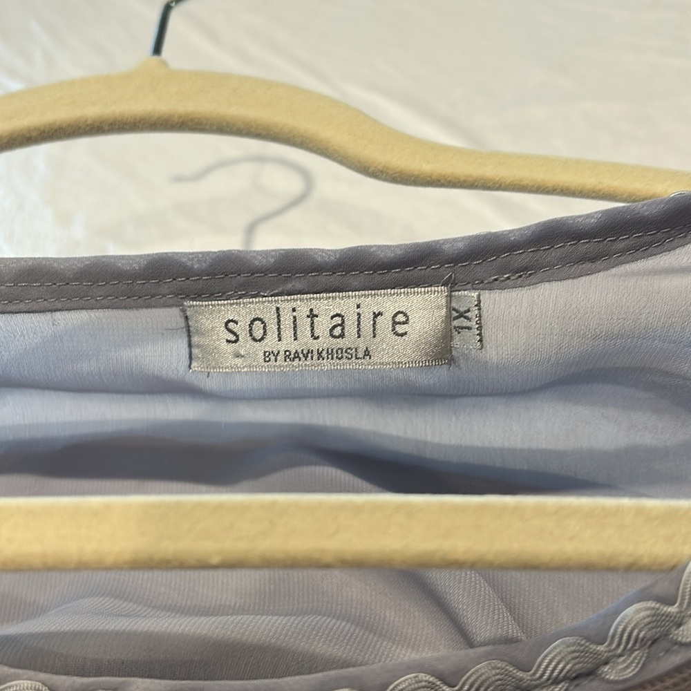 Solitaire Sheer Gray Embellished Tunic Blouse Size 1X - Picture 7 of 8